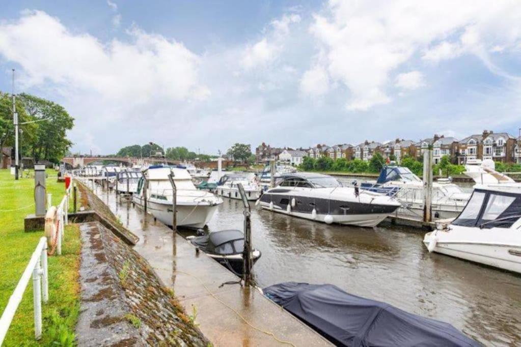 Riverside 1 Bed Basement Flat Near Hampton Court Palace East Molesey Buitenkant foto
