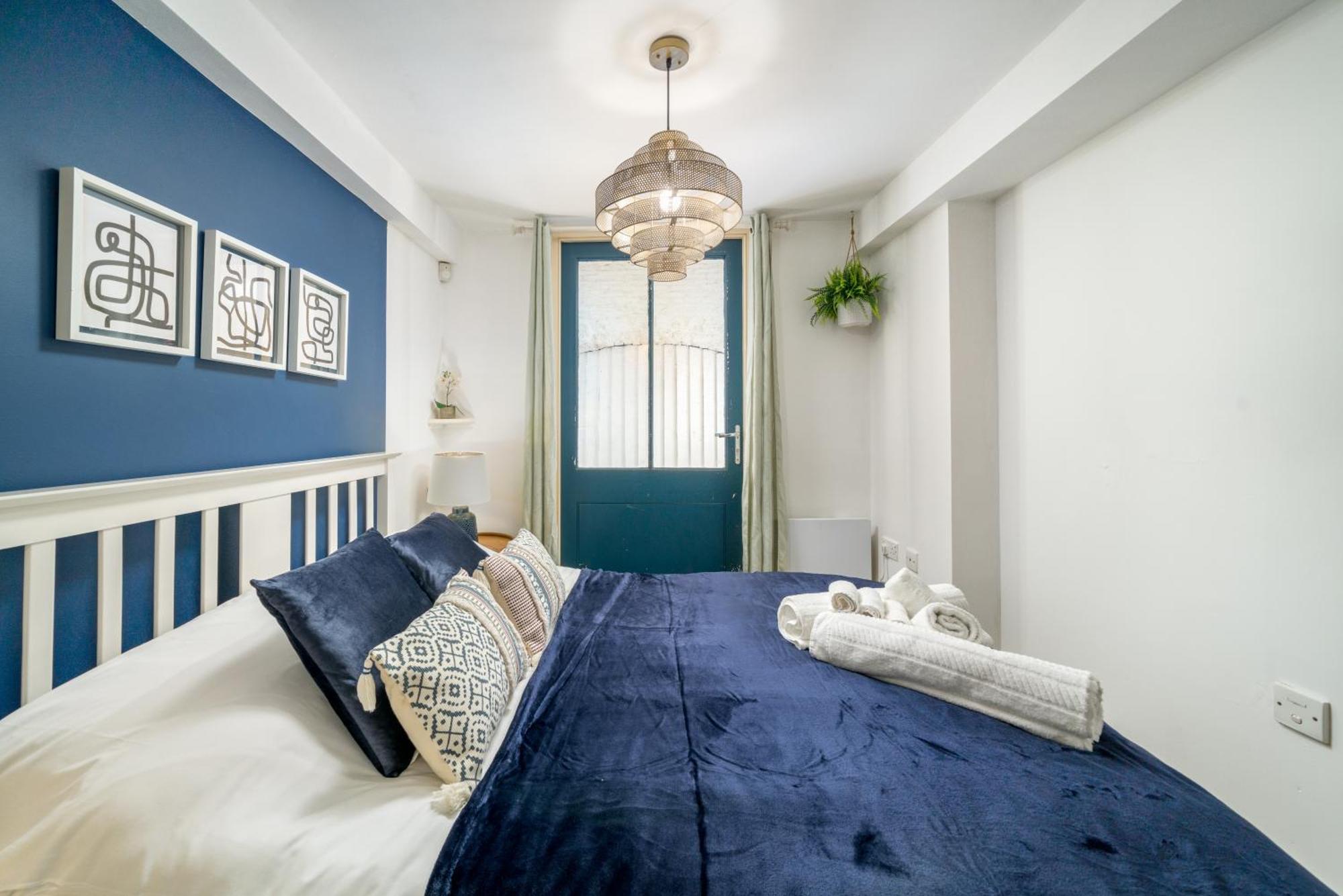 Riverside 1 Bed Basement Flat Near Hampton Court Palace East Molesey Buitenkant foto
