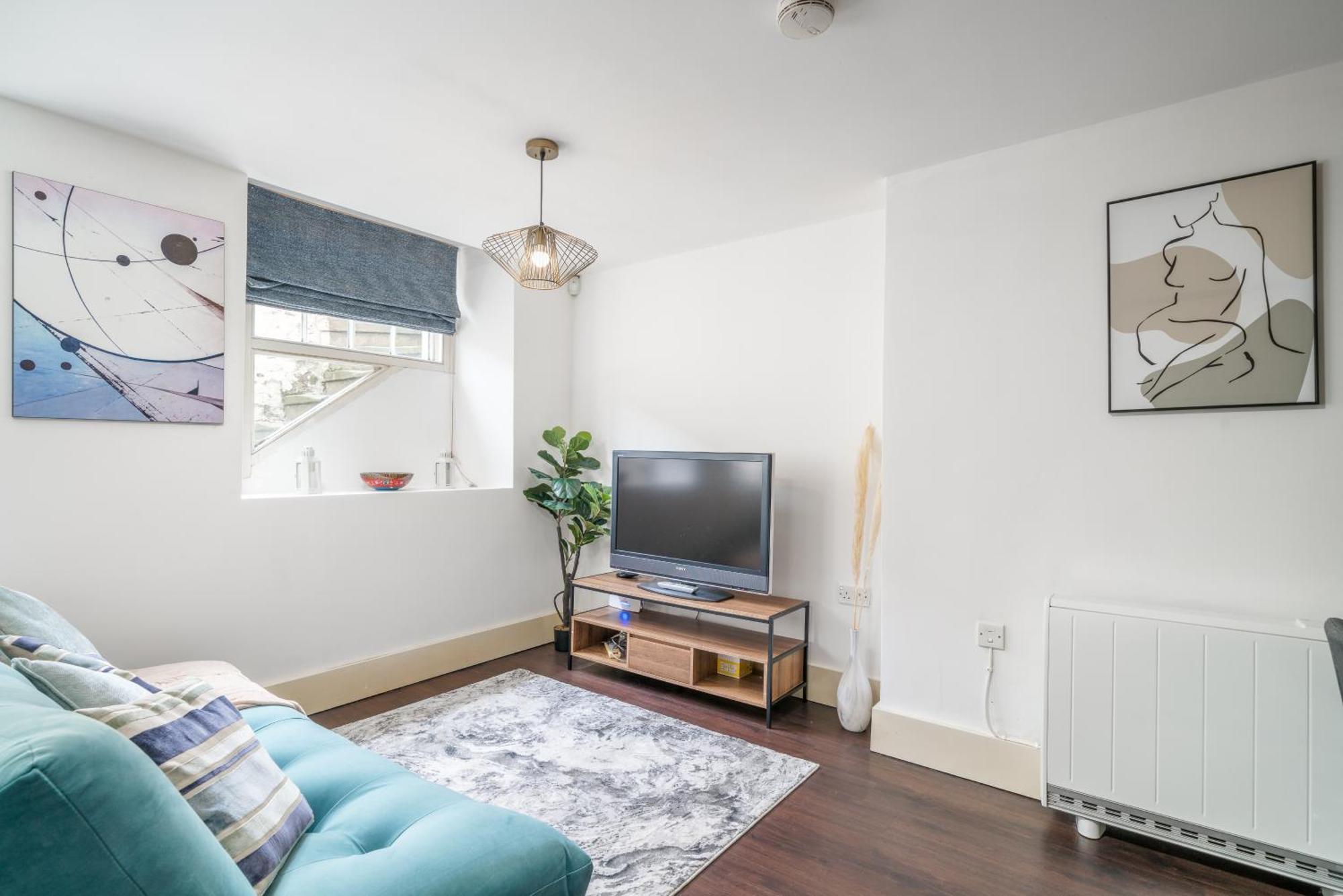 Riverside 1 Bed Basement Flat Near Hampton Court Palace East Molesey Buitenkant foto